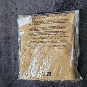 🆕️ Women Long -Sleeve Stripped T-shirt  .Size M